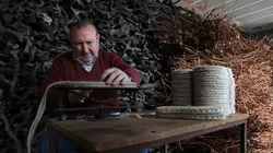 Comment ça marche ? Espadrilles, Prefabricated Houses and Underground Storage