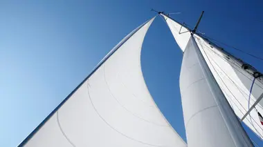 Voiles, épées de cérémonie