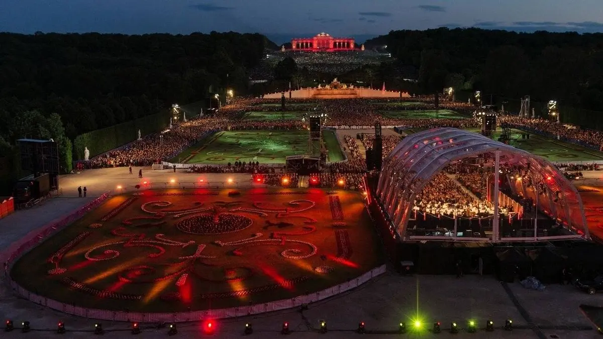 Concert d'une Nuit d'été à Schönbrunn Anna Netrebko, soprano, et l'Orchestre Philharmonique de Vienne dirigé par Valery Gergiev