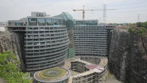 Concevoir l'impossible S04E05 Hôtel sous-marin