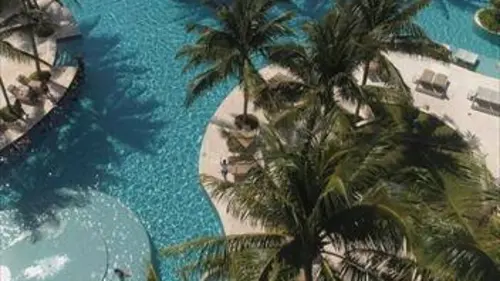 Confrontations S03E00 Playa del Carmen, les dessous du miracle économique