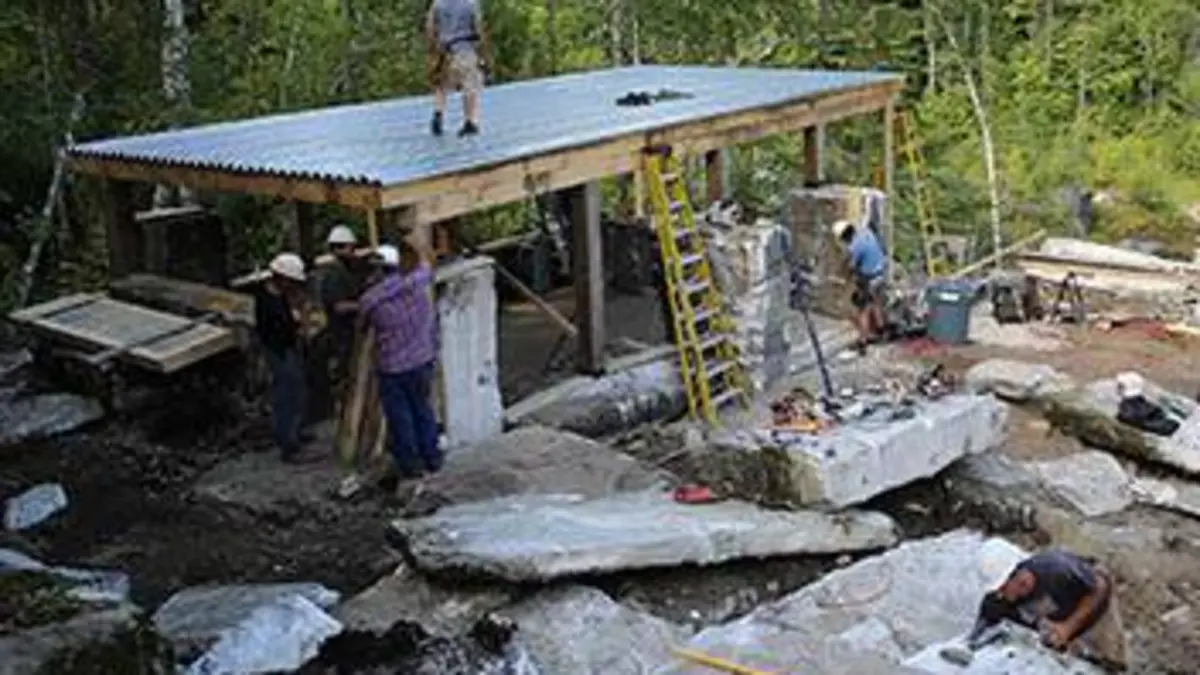 Constructions sauvages S02E04 La cabane enracinée