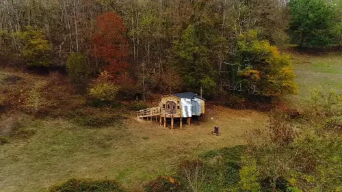 Constructions sauvages S01E02 Cabane-gite dans la Nièvre