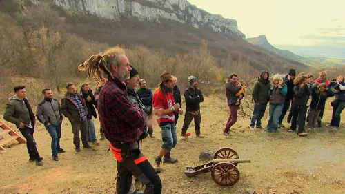 Constructions sauvages S01E10 Cabane-brasserie dans la Drôme