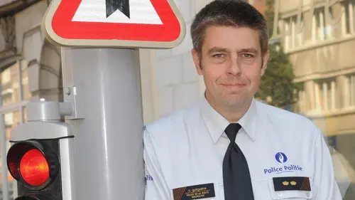 Contacts Contacts vous répond : Quels documents pour vendre un véhicule