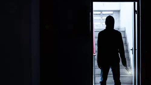 Copycat Killer S01E09 Saw