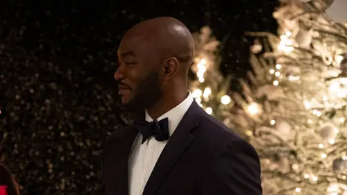 Coup de foudre au bal de Noël