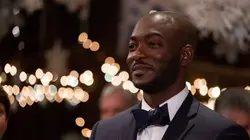 Coup de foudre au bal de Noël