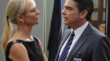 Covert Affairs S01E02 Sur les ondes