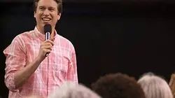 Crashing S01E07 Julie