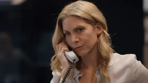 Photos de Crossing Lines S03E08 Coup de chaud