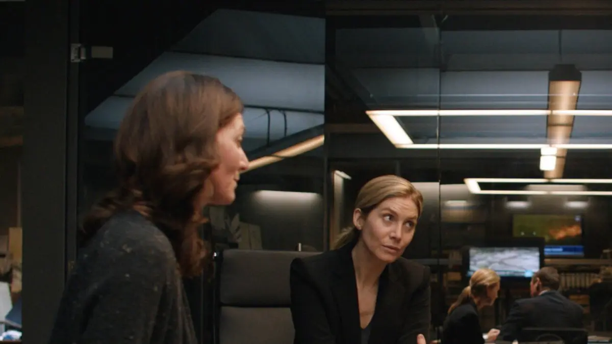Visuel de Crossing Lines S02E08 Pieds et poings liés
