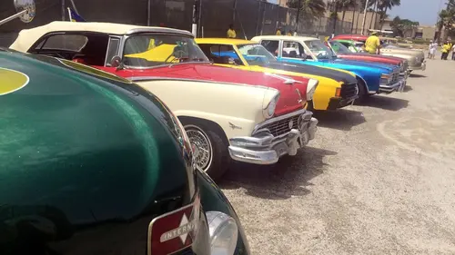 Curaçao, la passion des vieux tacots