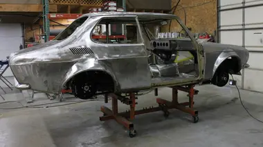 Custom d'enfer S01E06 Une Saab de course