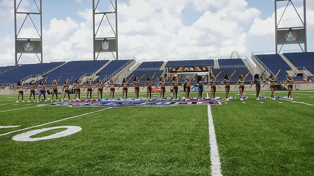 Dallas Cowboys Cheerleaders La semaine du Hall of Fame - Documentaire ...