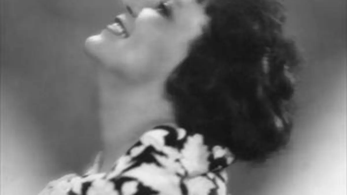 Damia, la chanteuse était en noir