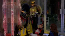 Danger Force S03E05 Miles vend son âme