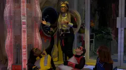 Danger Force S03E05 Miles vend son âme
