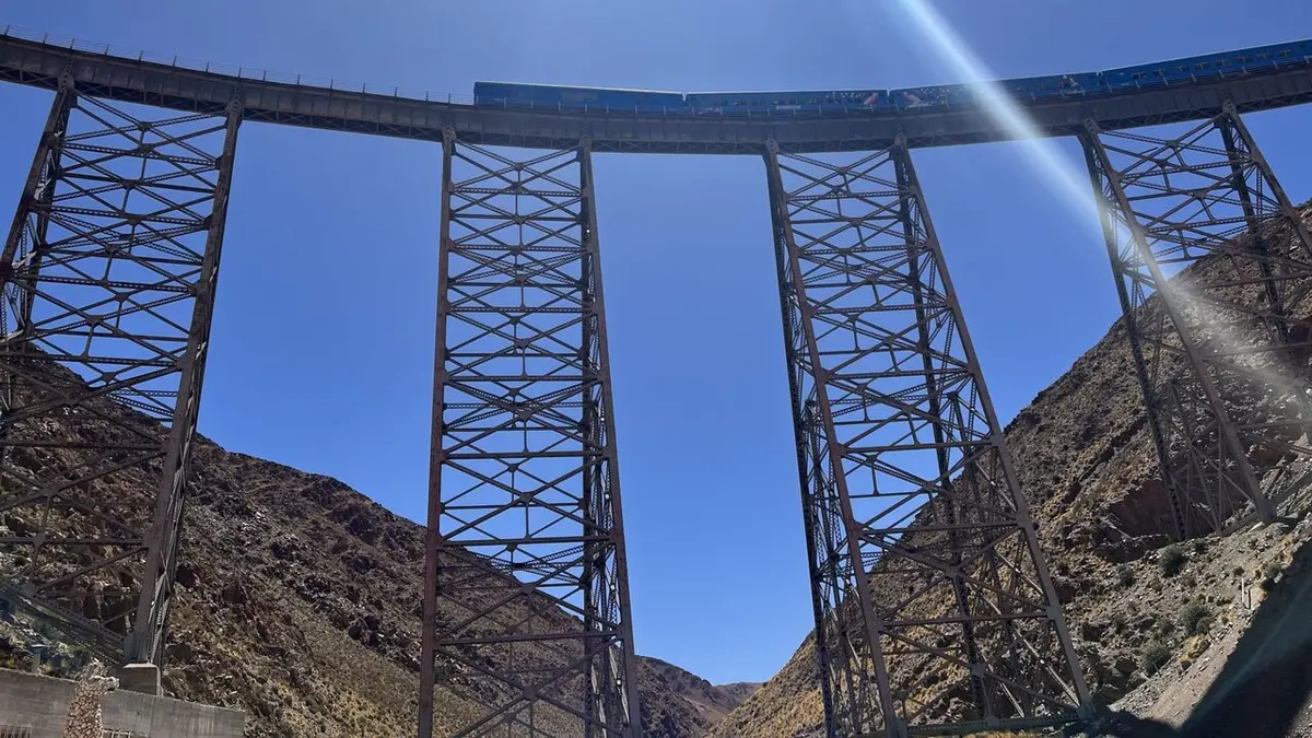 Danger sur les rails Le train des nuages