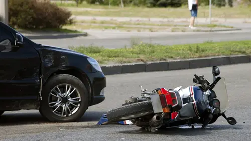 Dangers sur la route Intersections, motards et sorties de route