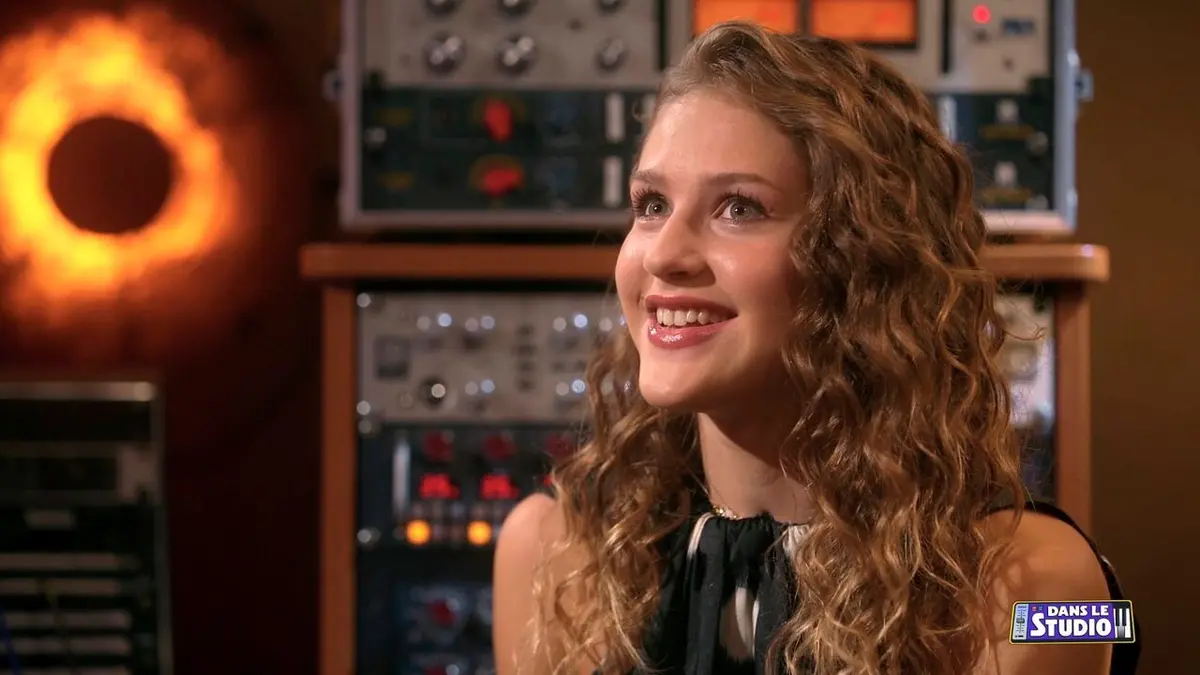 Dans le studio S02E01 Lou
