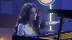 Dans le studio  S01E02 Erza