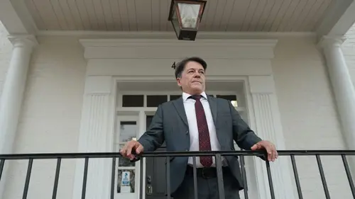 Dans les jupes de la mort Meurtre en banlieue