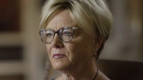 Dans les jupes de la mort \" Suicide \" à neuf balles