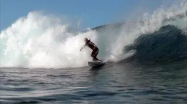 Dans les pas des surfeurs calédoniens