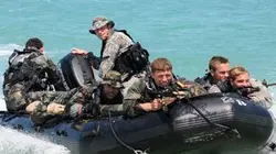 Visuel de Dans les rangs des corps d'élite