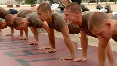 Dans les rangs des corps d'élite S01E06 Sniper de la marine