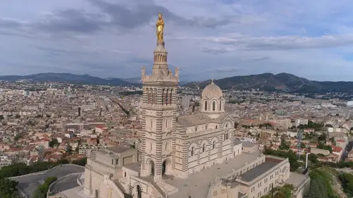 Casting Dans les secrets des monuments de France