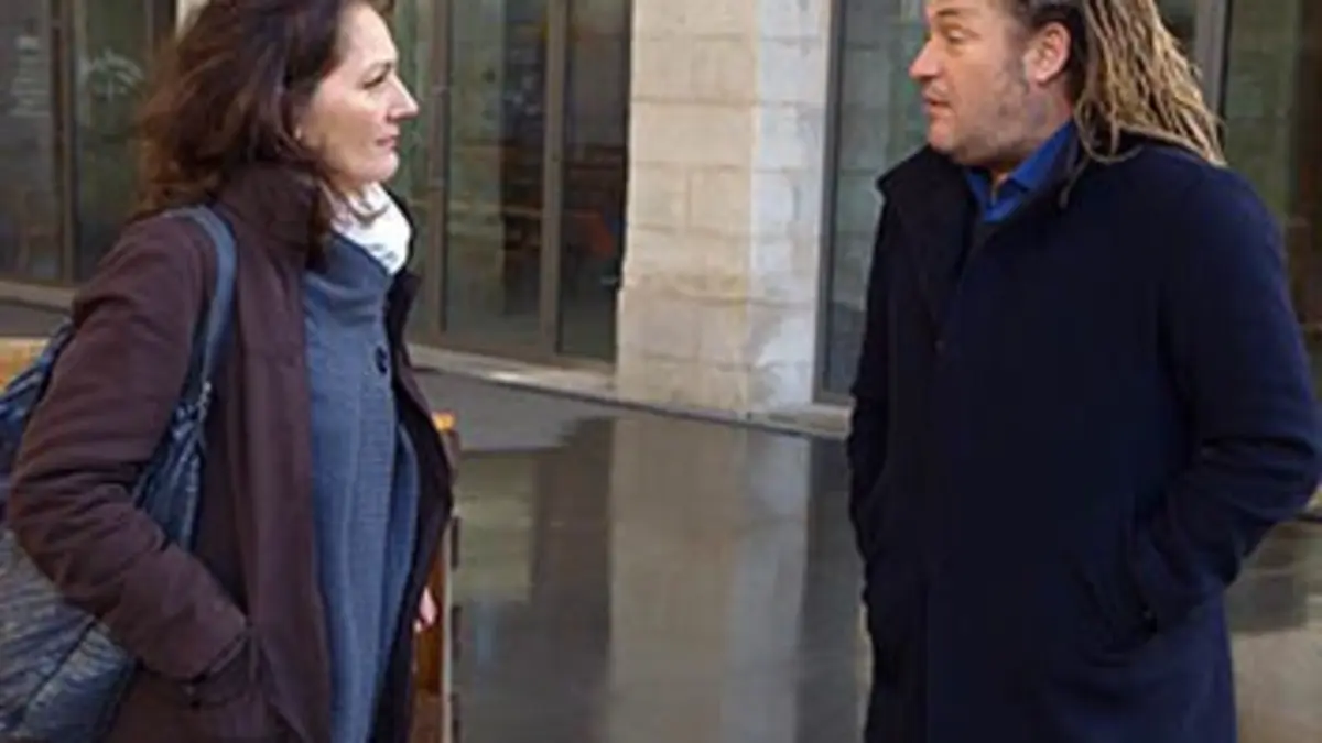 Dans les yeux d'Olivier Nés dans le mensonge