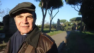 David Suchet dans les pas de saint Pierre E01