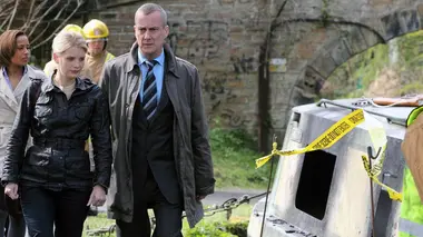 DCI Banks S01E01 Ne jouez pas avec le feu