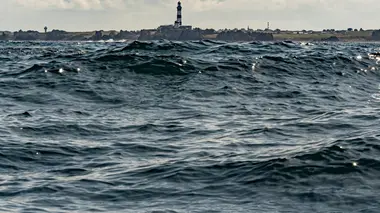 De bonnes ondes S01E01 A Ouessant