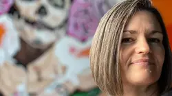 De Eerste op de Moordplek Seeing red