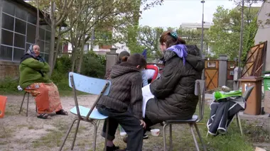 De l'autre côté de la route