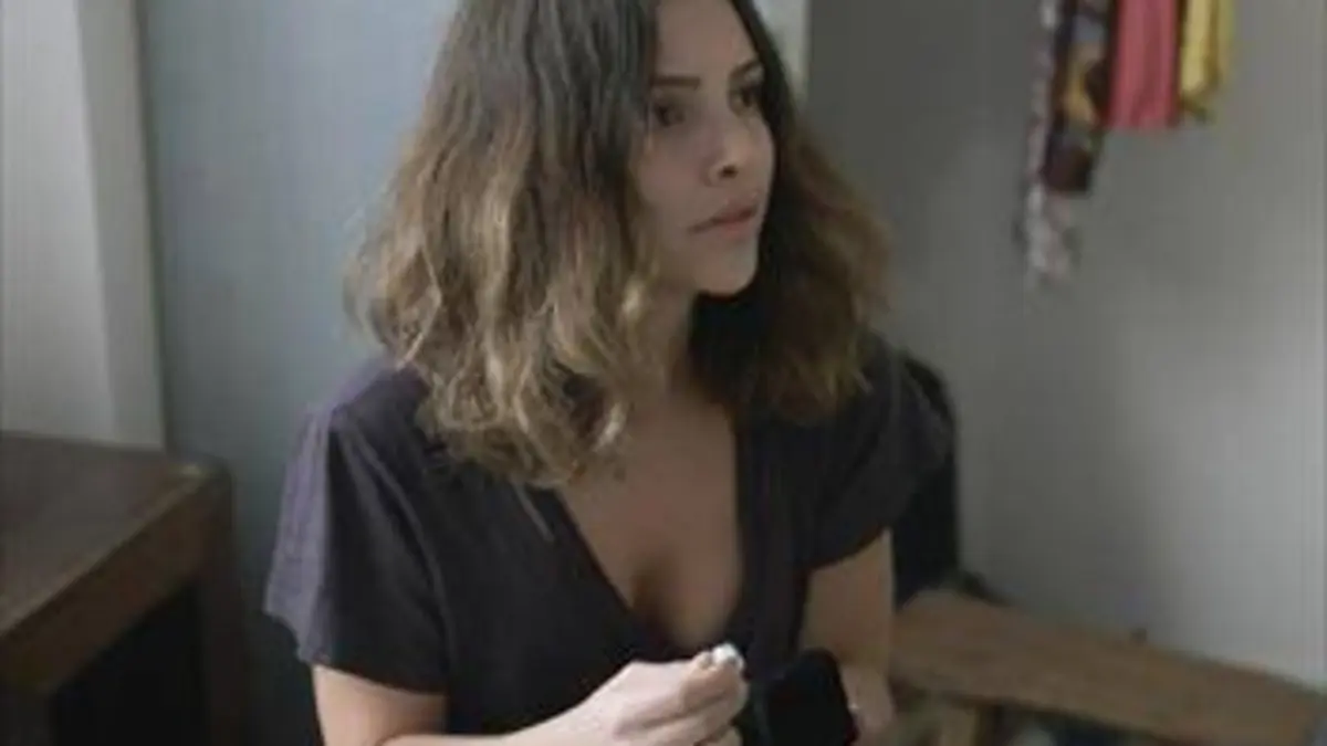 De l'autre côté du mur S01E57