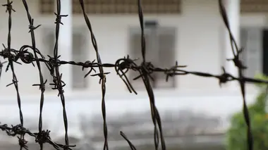 De l'homme à la haine S01E06 Espoir