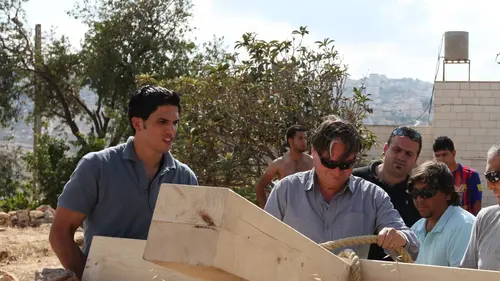 Casting De l'ombre à la lumière La crucifixion de Jésus