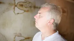 De l'ombre à la lumière  Le Saint-Suaire