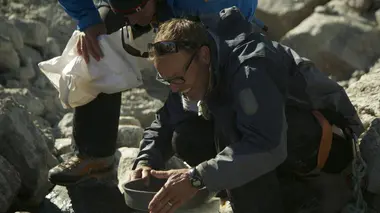 De l'or sous la glace S03E12 Diviser ou régner