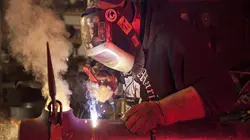 De rouille et d'acier S01E01 Le bec dans l'eau