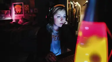 Dead Pixels S01E03 Fiançailles
