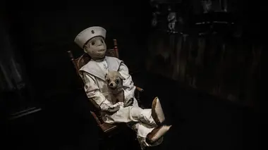 La Dibbuk box & Robert, la poupée diabolique