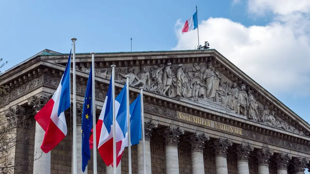 Démission du gouvernement : la France en crise