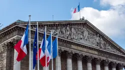 Démission du gouvernement : la France en crise