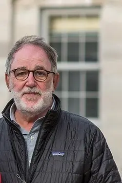 Photo Dennis Chapman