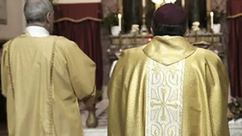 Casting Derrière l'autel